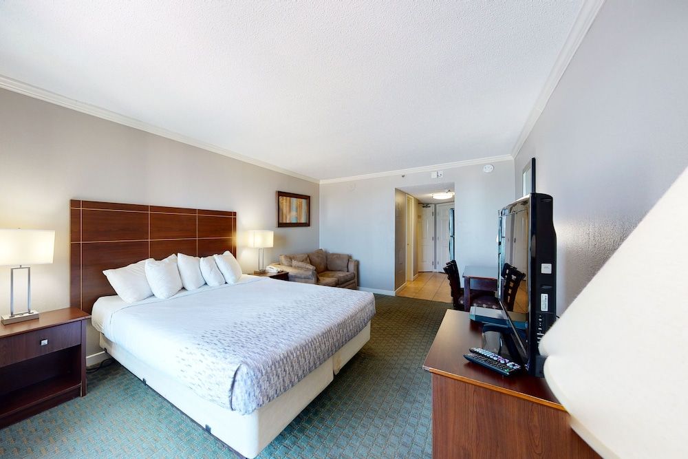 Room (Studio, King Bed, Oceanfront)