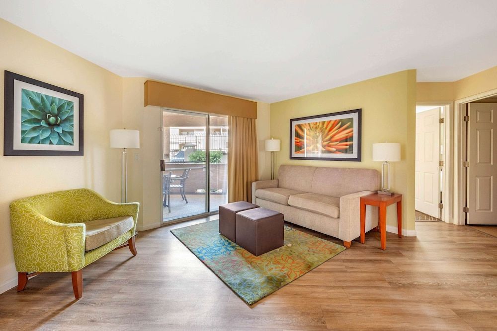 Hilton Vacation Club Desert Retreat Las Vegas 2 BEDROOM 1 KING 1 QUEEN SUITE WITH SOFABED 4