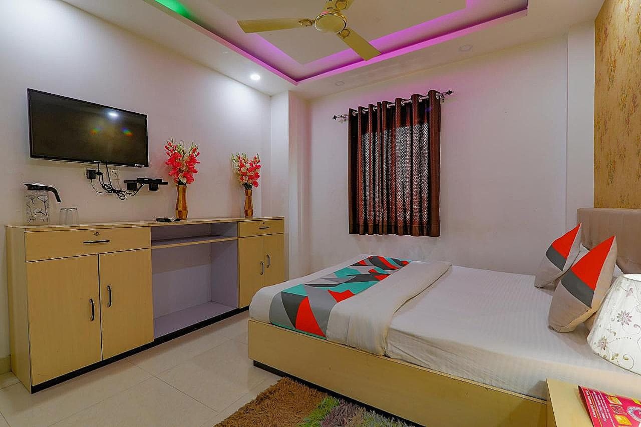 FabExpress Moti Mahal Deluxe Room 7