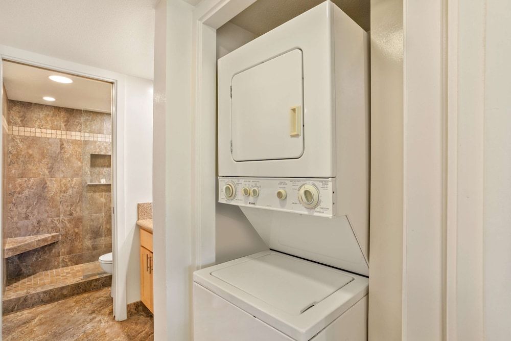 1 Bedroom Deluxe Suite