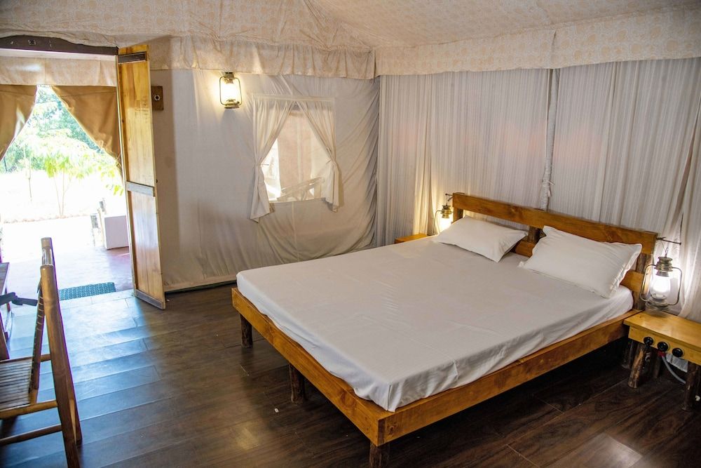 Greetoe Camp Panna Luxury Tent, 1 Queen Bed, Smoking