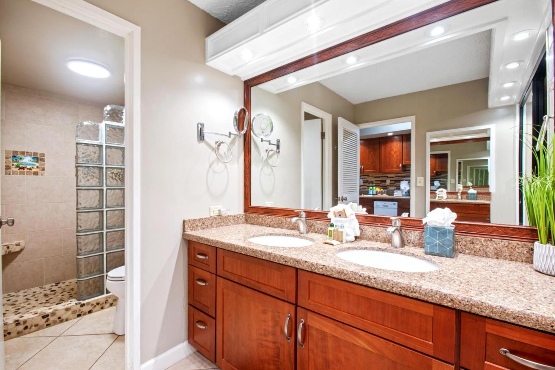 KBM Resorts 2 FREE CARS Maui Kaanapali Villas Beachfront Resort, 2 Upgraded Studios Multi Unit Listing MKV-C152/255