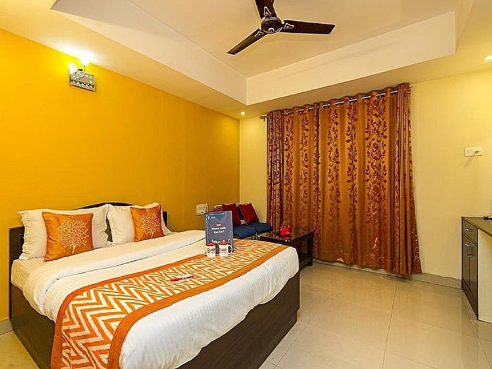 Hotel Blue moon by Sky Stays Deluxe Double Room 6