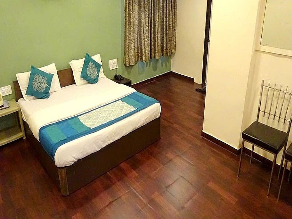 Hotel Blue moon by Sky Stays Deluxe Double Room 10