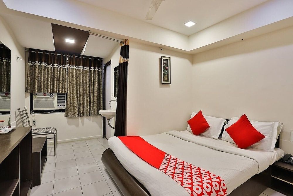 Hotel Blue moon by Sky Stays Deluxe Double Room 9