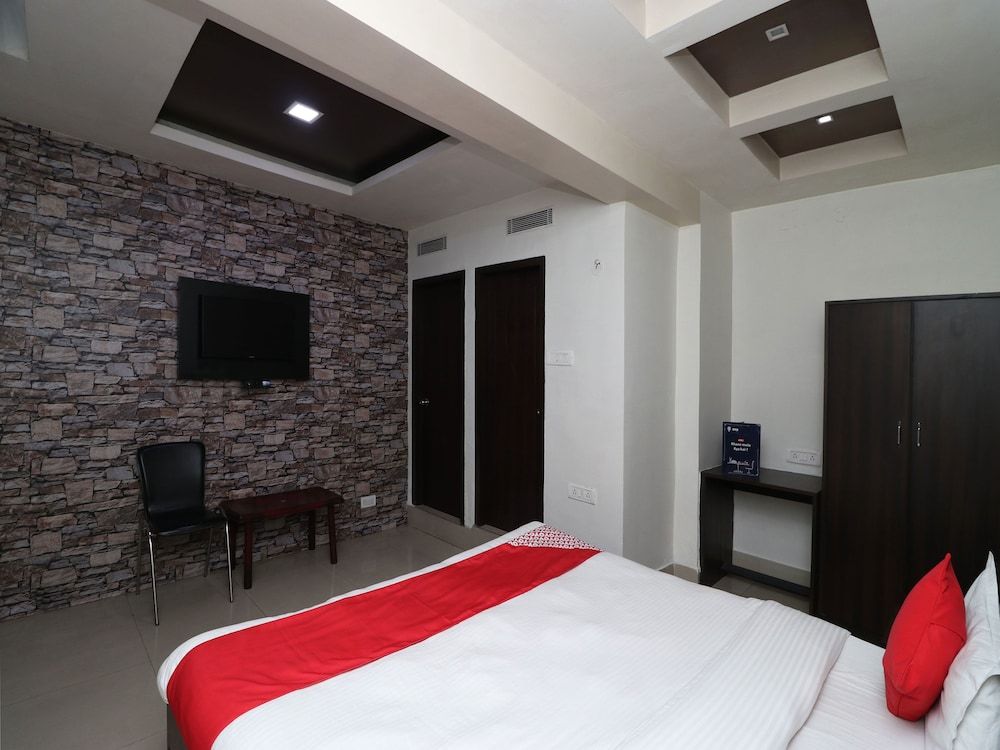 undefined OYO 11722 Crystal Guest House 5