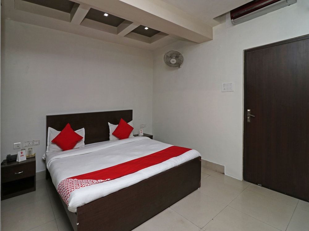 undefined OYO 11722 Crystal Guest House 9