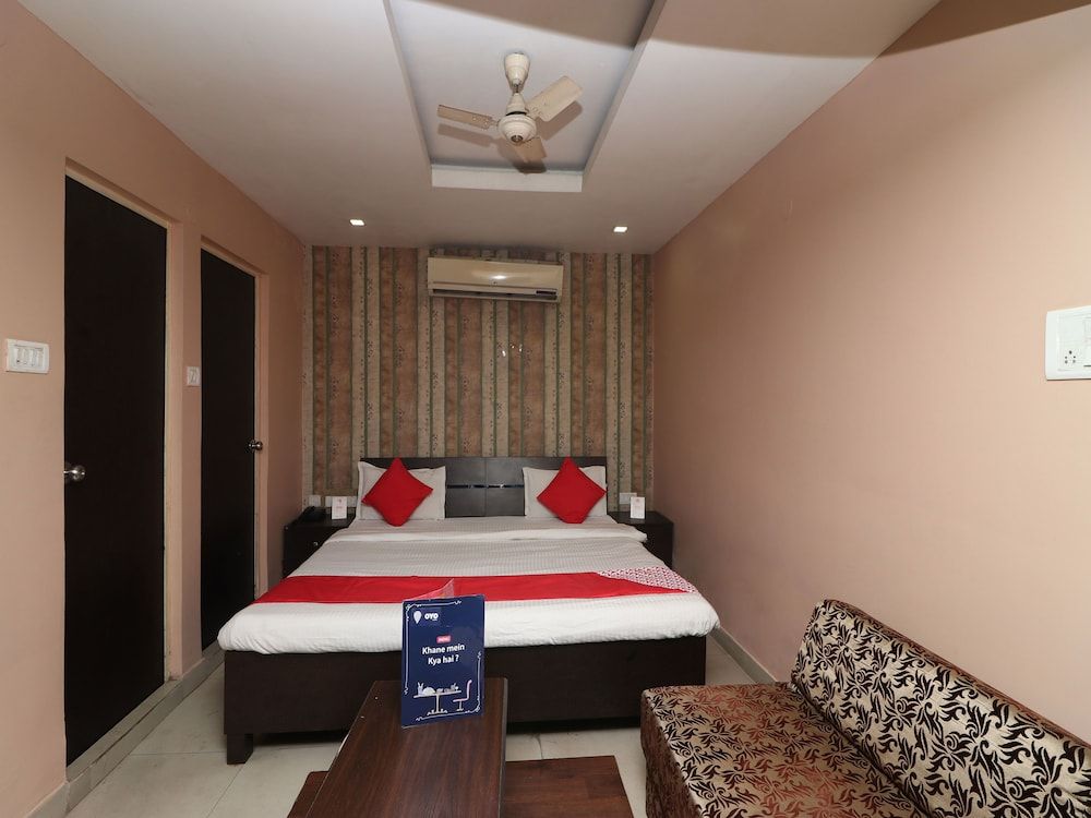 OYO 11722 Crystal Guest House Double or Twin Room 9