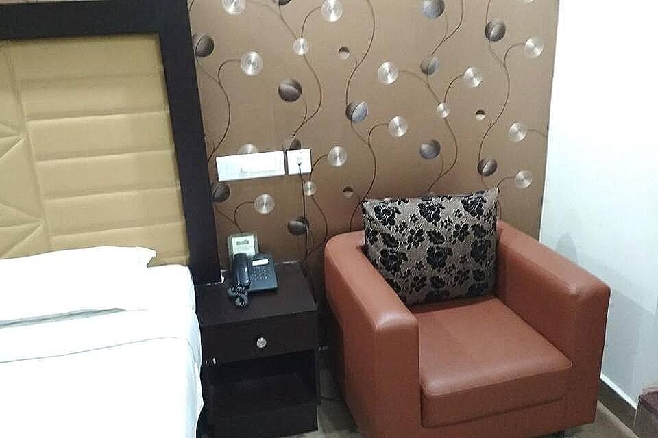 Deluxe A/C Room