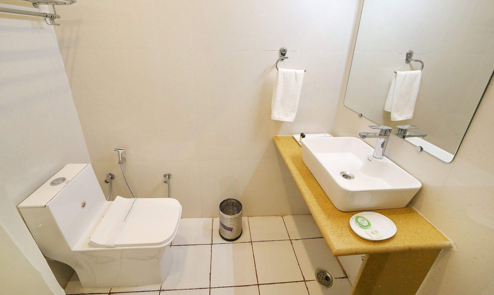 Aroma Ganga View Deluxe Room with Balcony and Ganga View 2