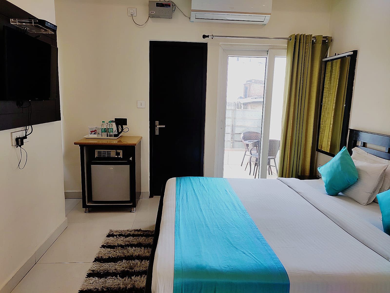 Aroma Ganga View Deluxe Room with Balcony and Ganga View