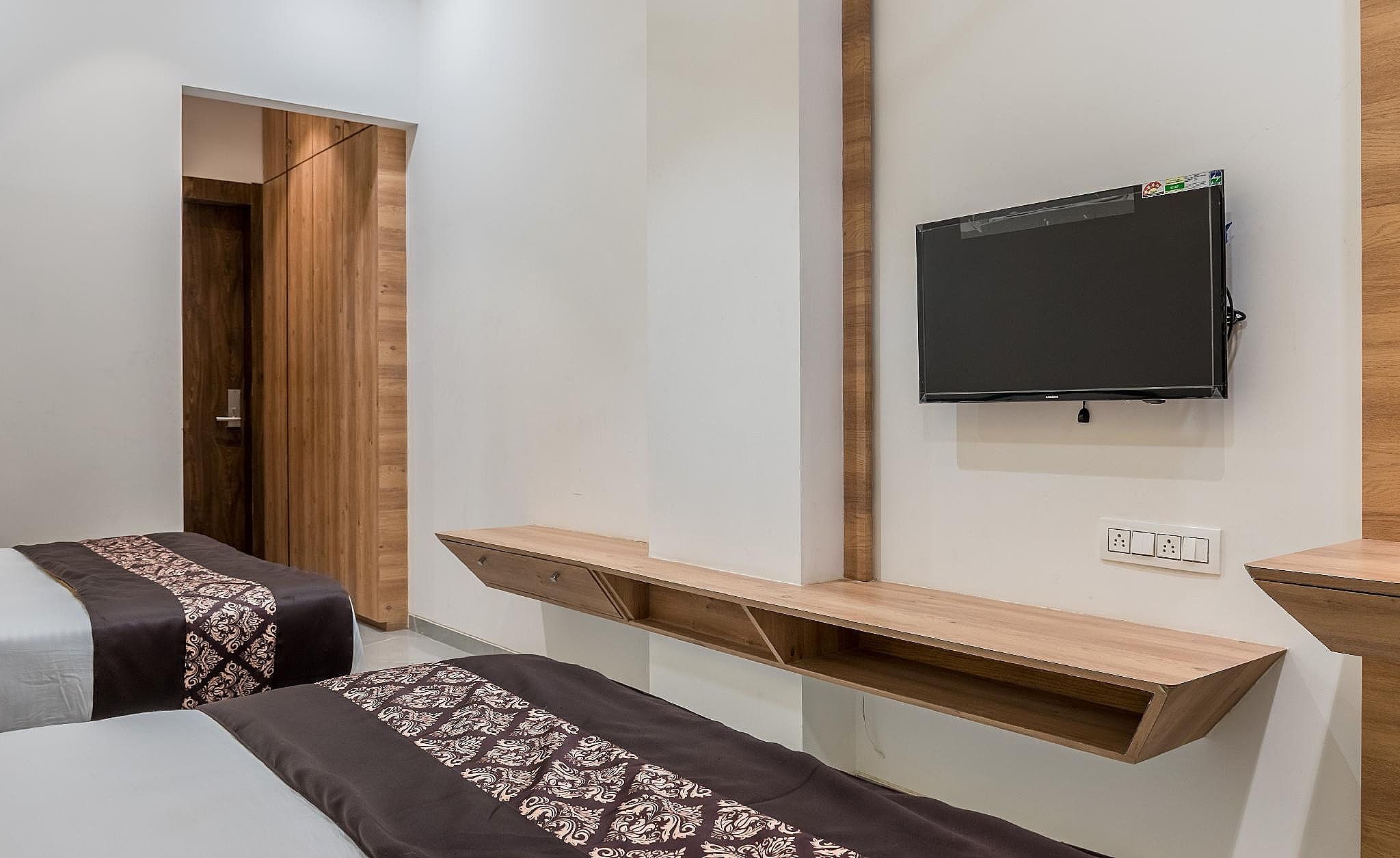 Meridian Hotel and Banquet Executive Room 3