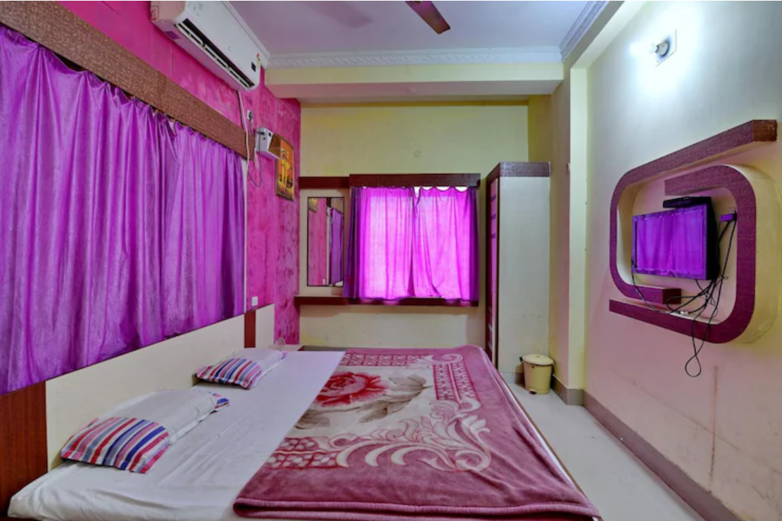 Hotel Meera Palace Deluxe Double Room 6