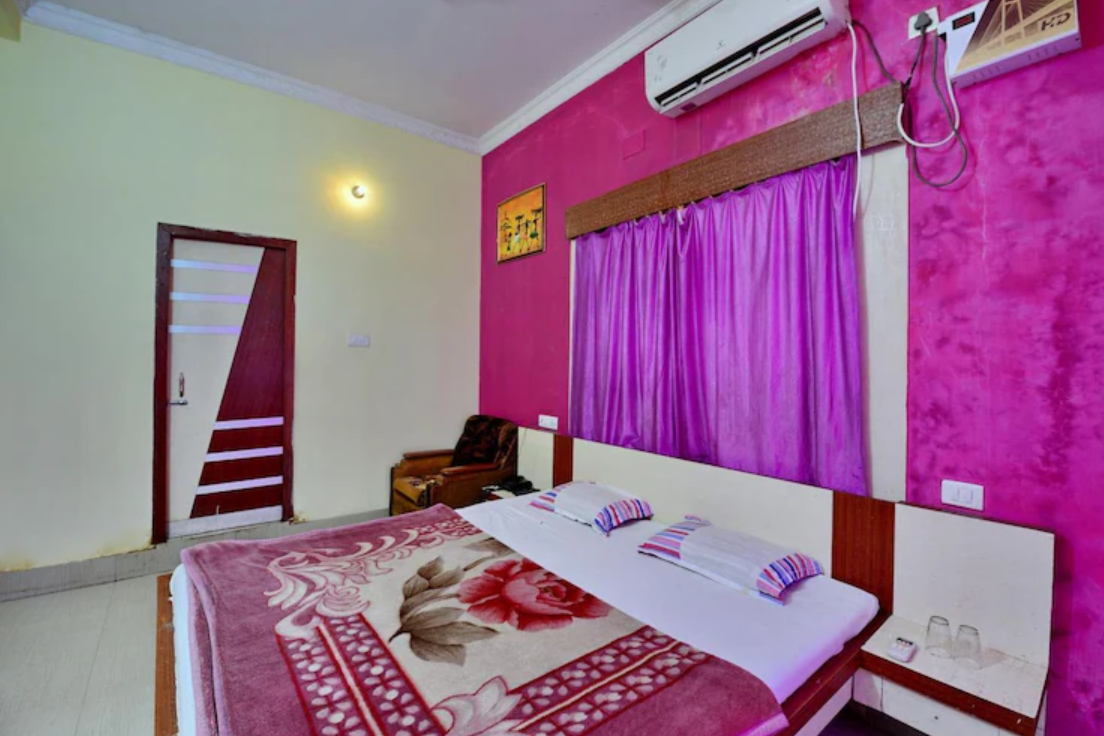 Hotel Meera Palace Deluxe Double Room 3