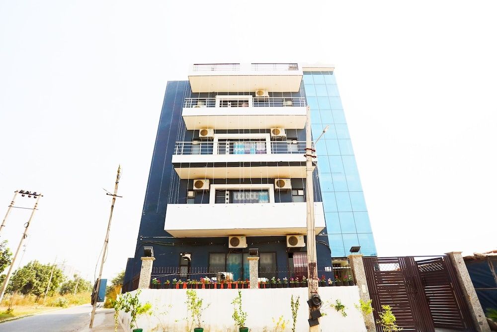 undefined OYO 9382 Sweet Homes 4