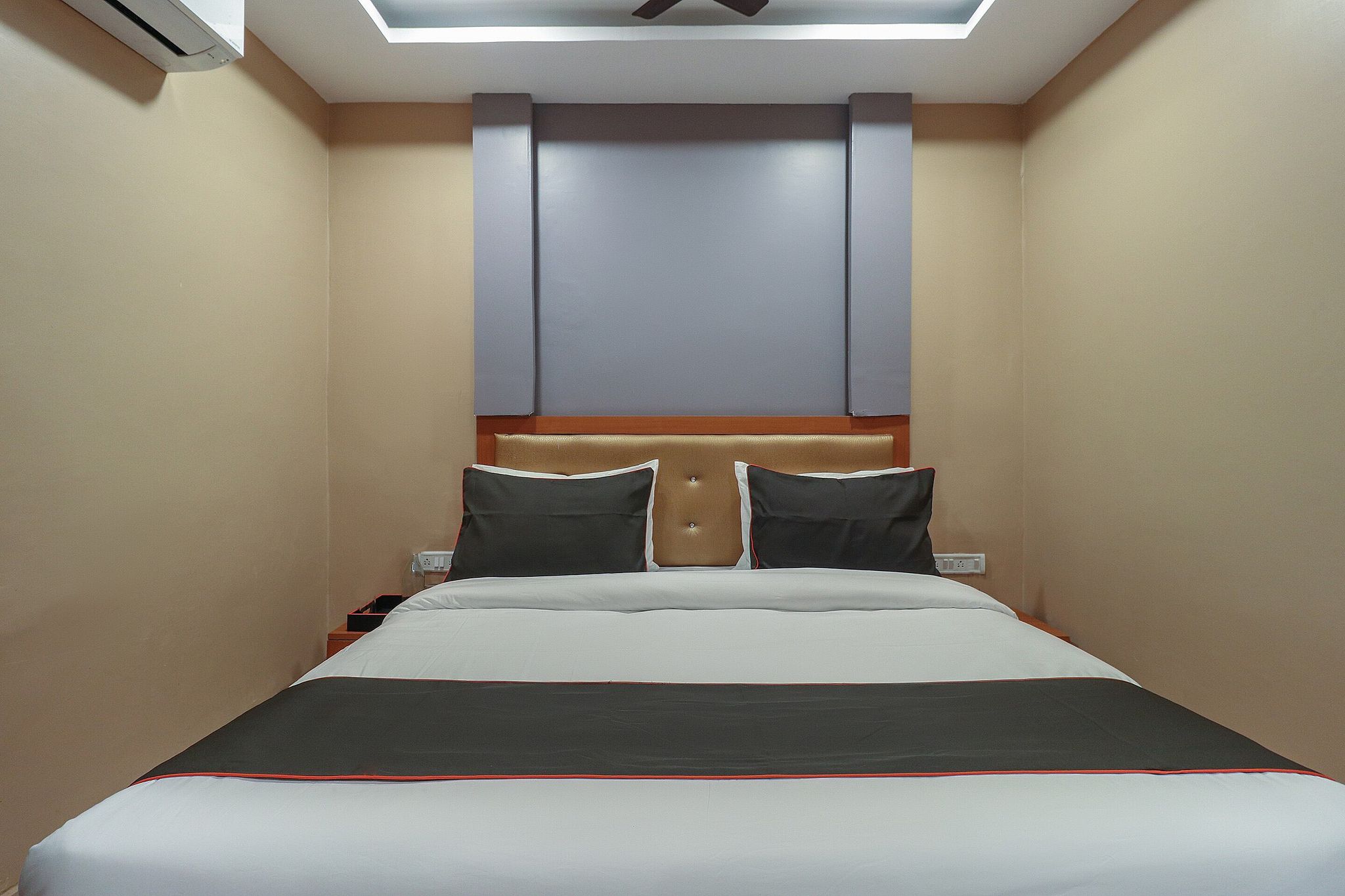 Super Collection O Swarna Banquet Bhu Rd Deluxe Triple Room 2