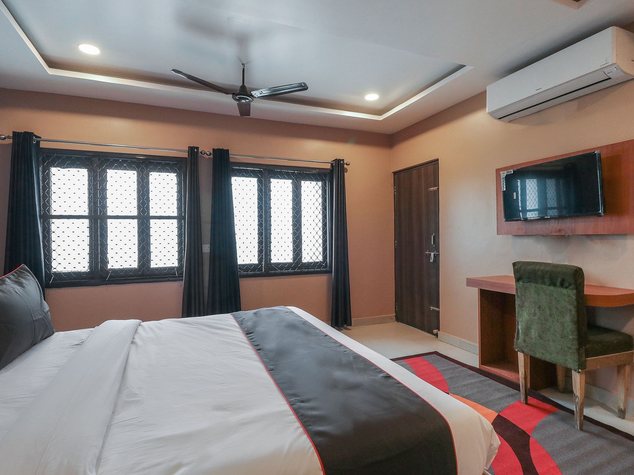 Super Collection O Swarna Banquet Bhu Rd Deluxe Triple Room 4