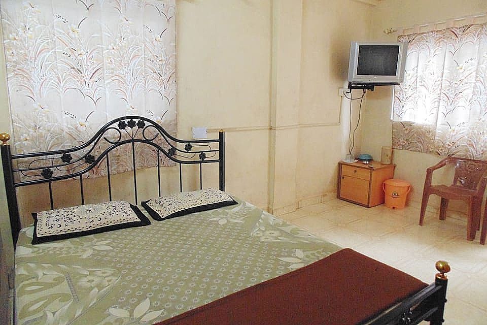 Crystal Holiday Homes Standard A/C Room 4