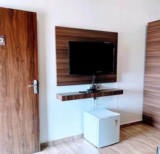 Green Velvet Resort AC Cottage with Balcony 7