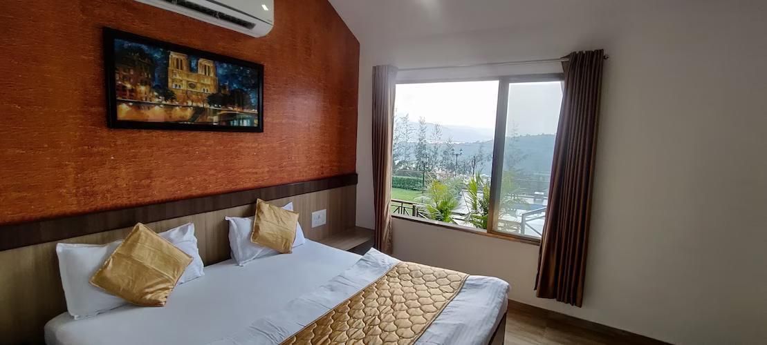 Green Velvet Resort AC Cottage with Balcony 5