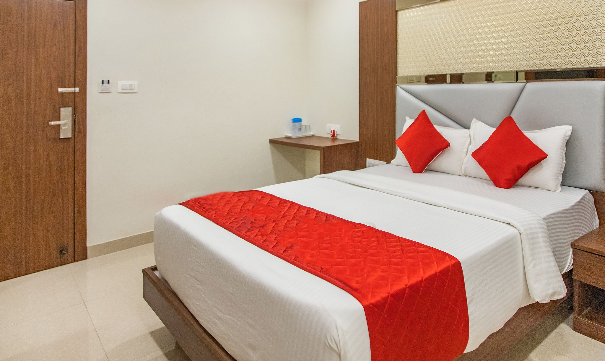 Hotel Hometown Deluxe Double Room 6