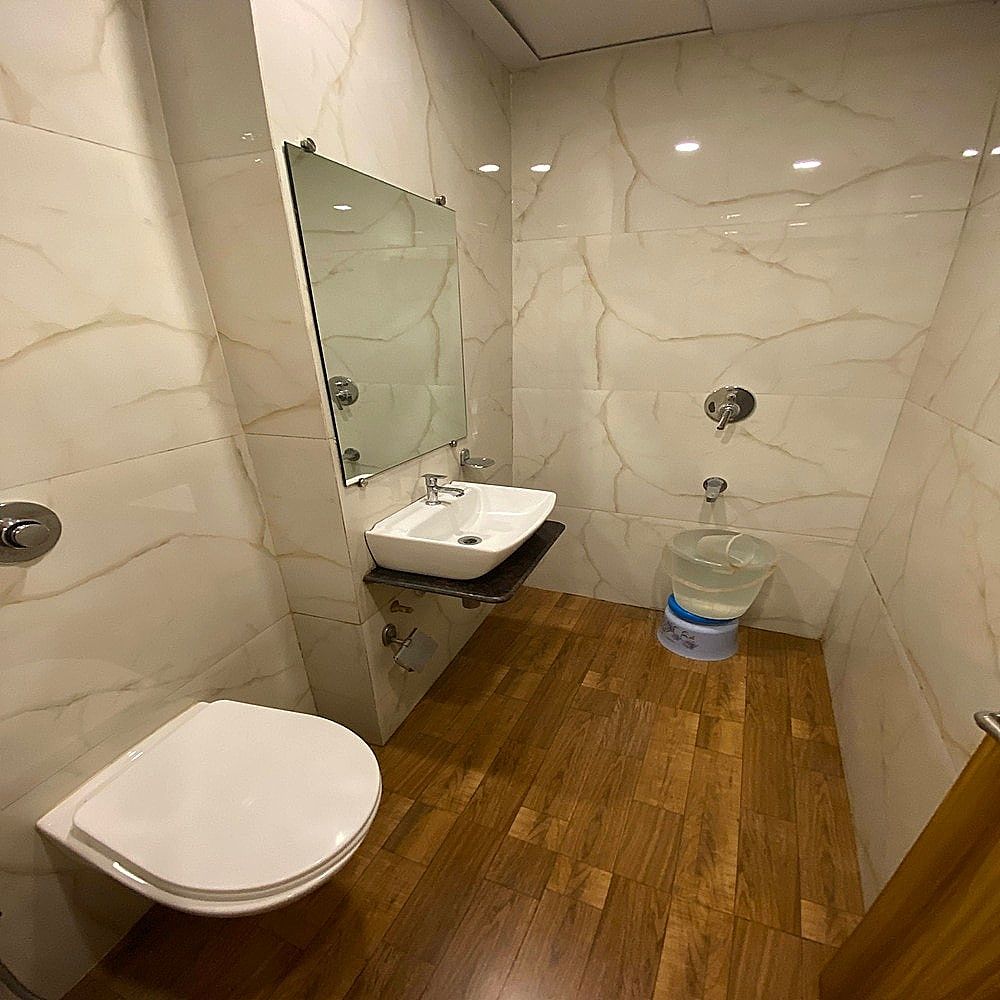 Hotel Hometown Deluxe Double Room 8