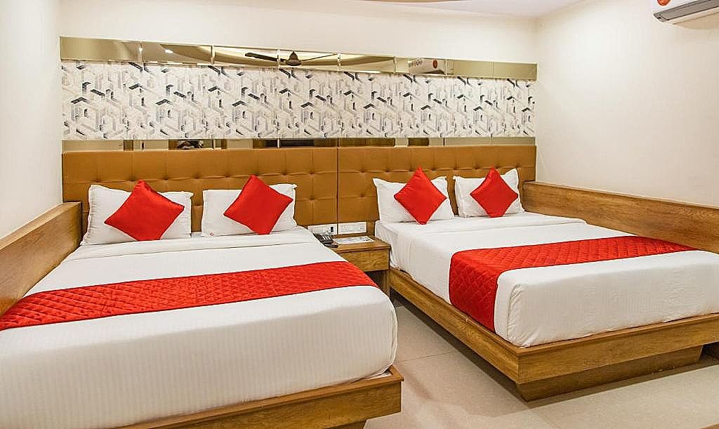 Hotel Hometown Deluxe Double Room 5