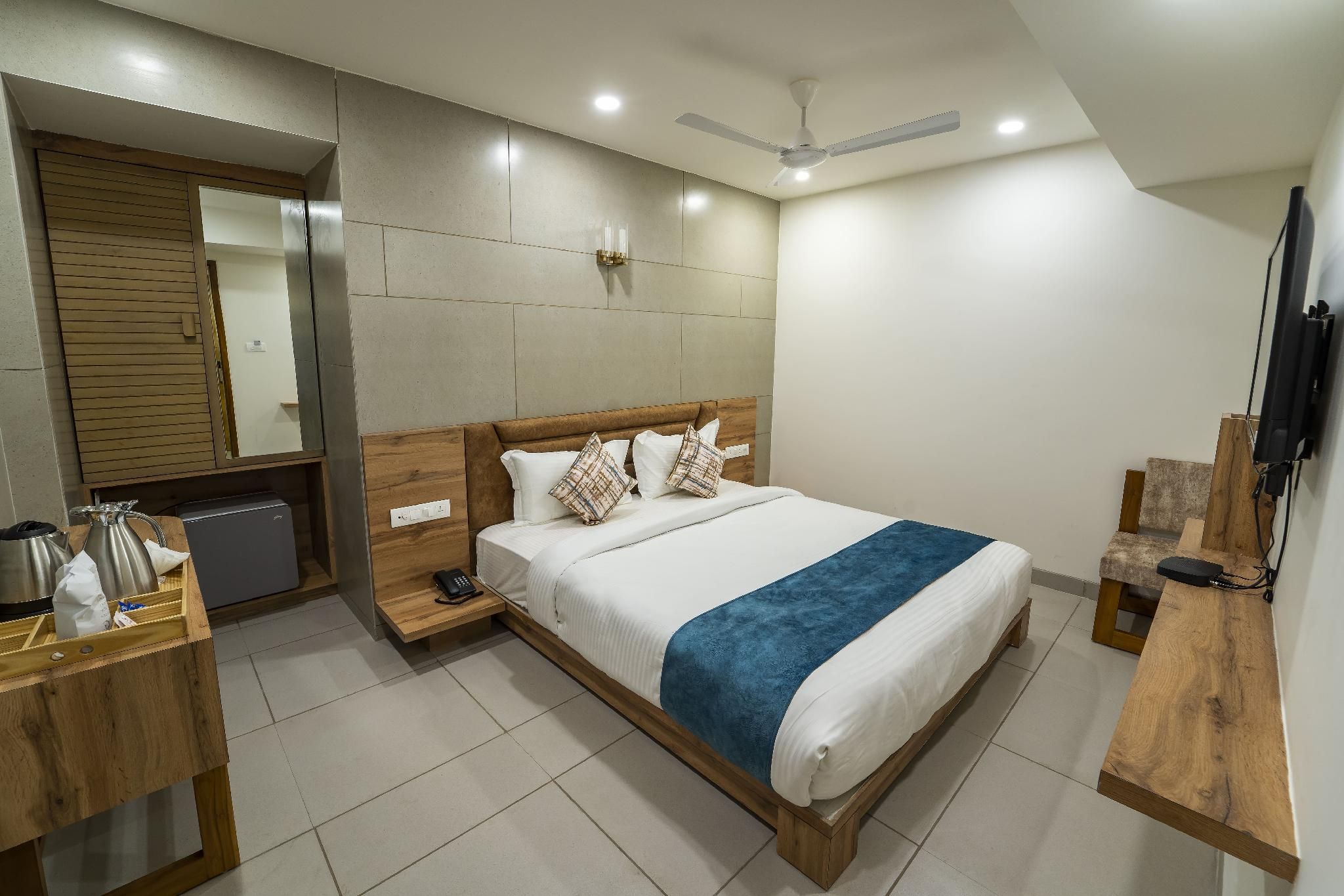 Hotel Pleasant Lake Deluxe 2