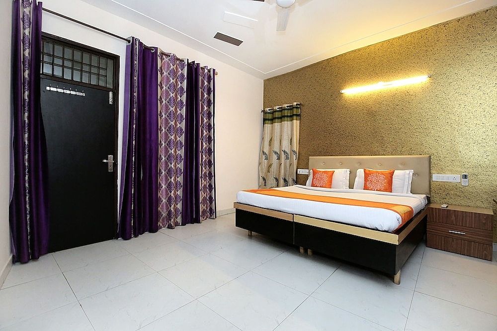 OYO 5785 Silver One Double or Twin Room 20