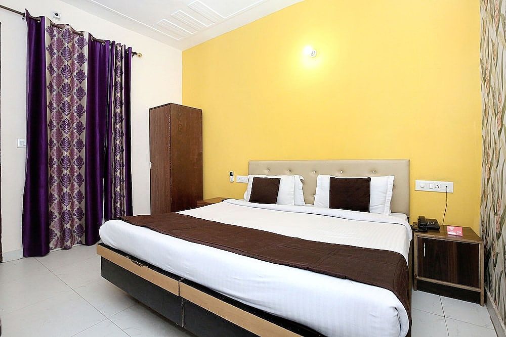 OYO 5785 Silver One Double or Twin Room 12