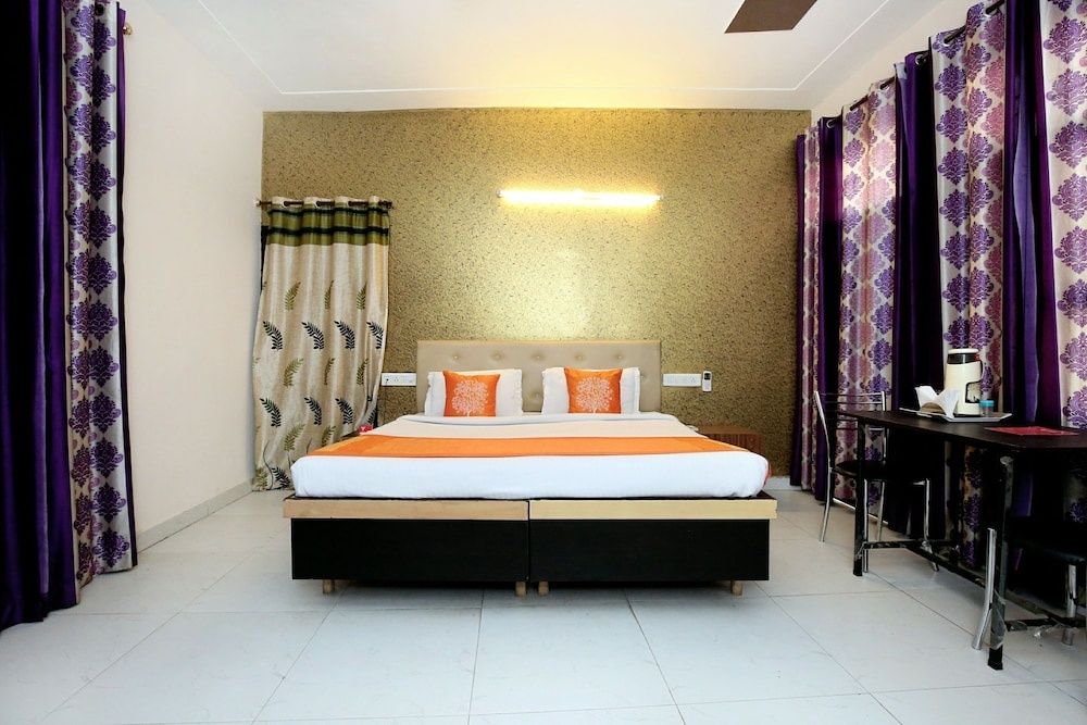 OYO 5785 Silver One Double or Twin Room 14