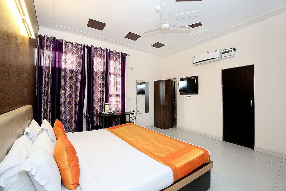 OYO 5785 Silver One Double or Twin Room 3