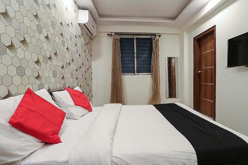 Capital O Golden Inn Deluxe Room 6