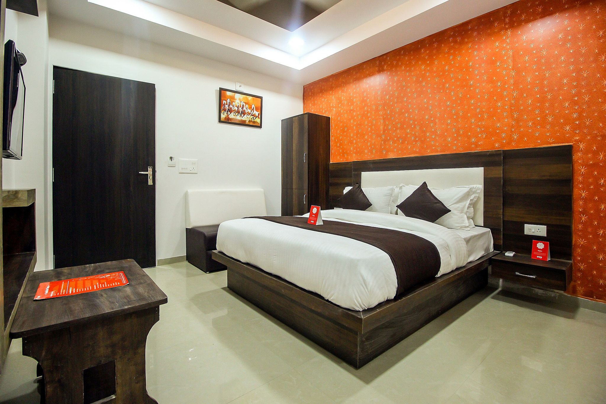 undefined OYO Hotel Royal City 10
