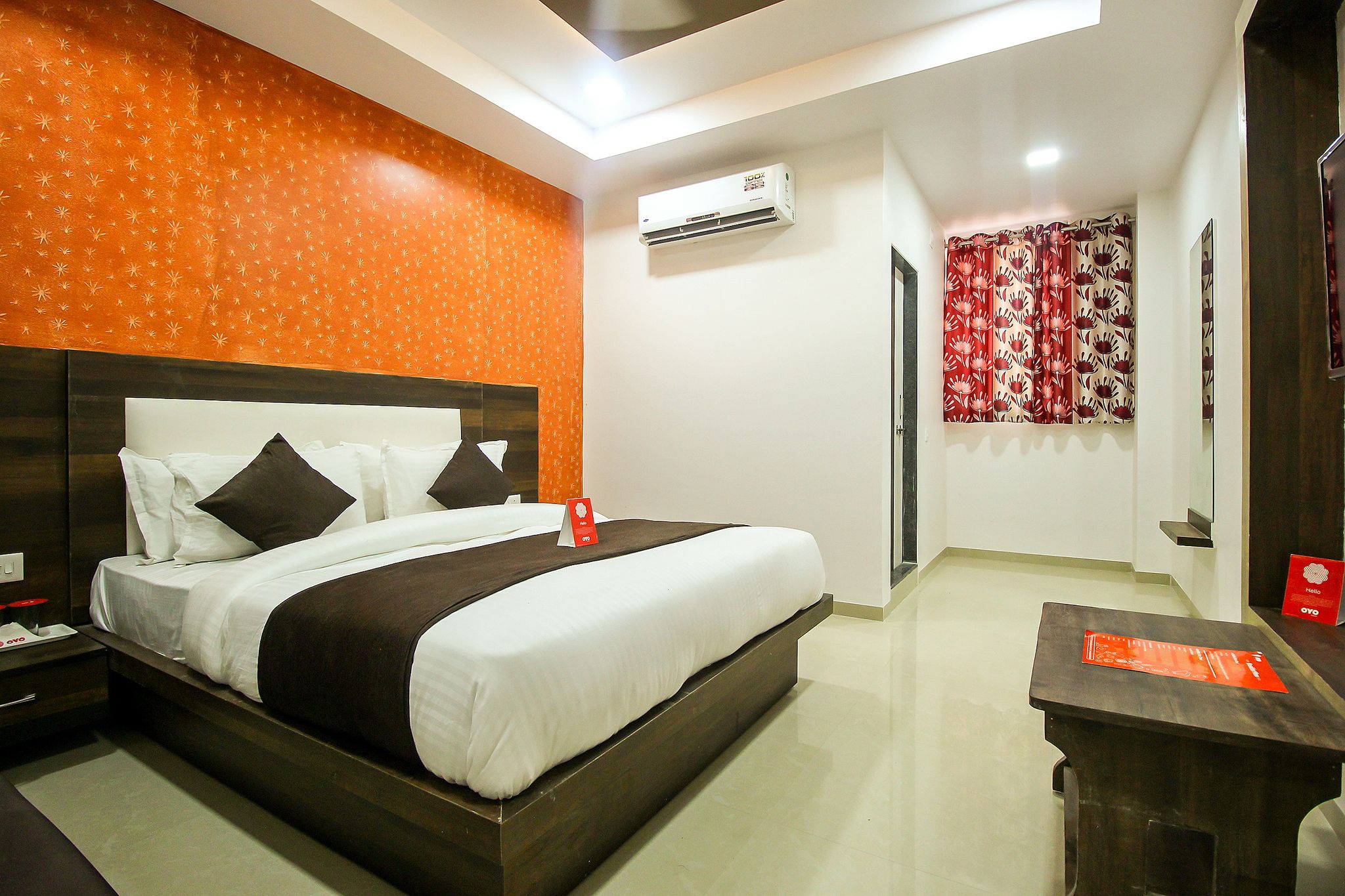undefined OYO Hotel Royal City 8