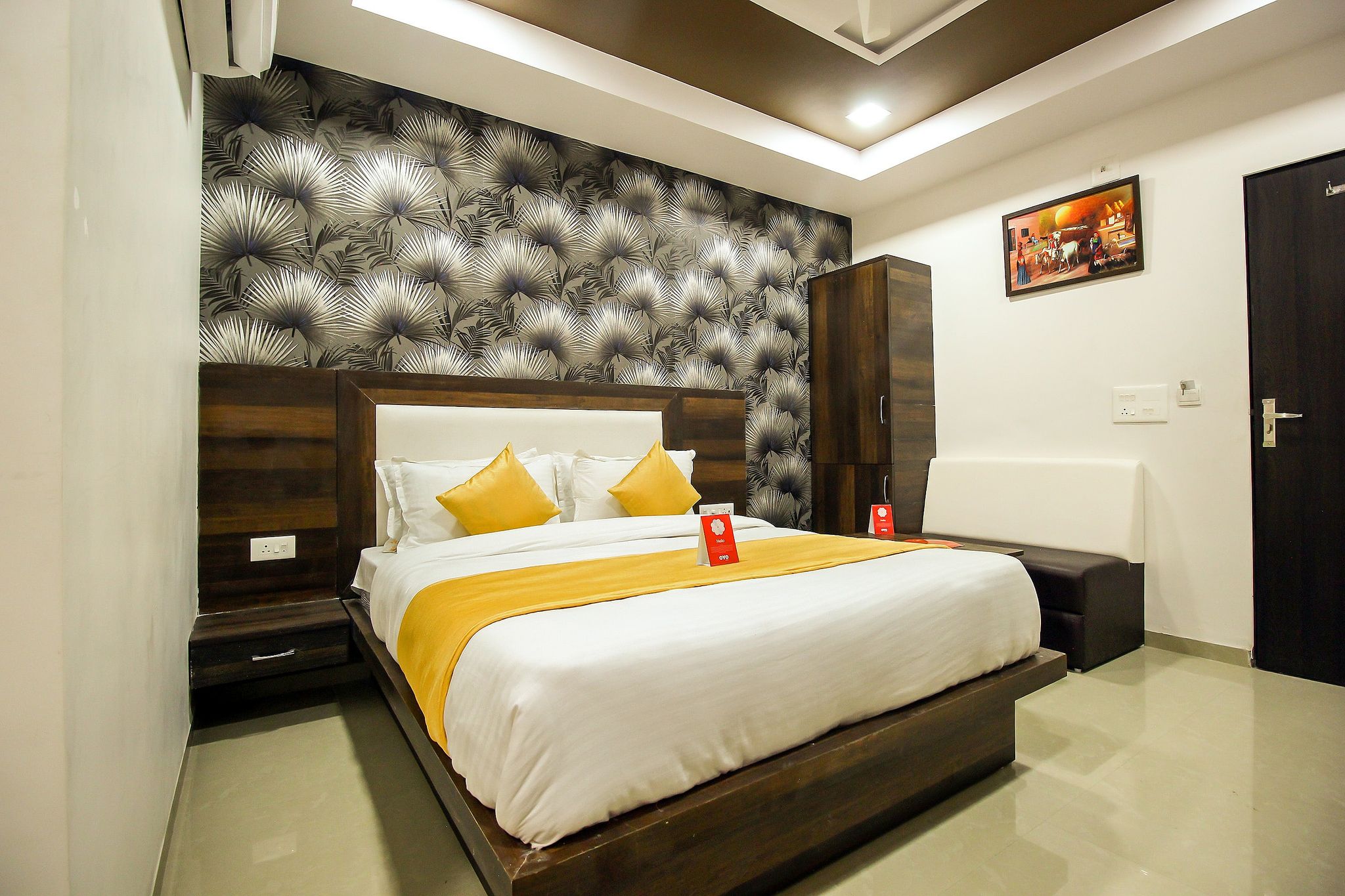 OYO Hotel Royal City Classic 5