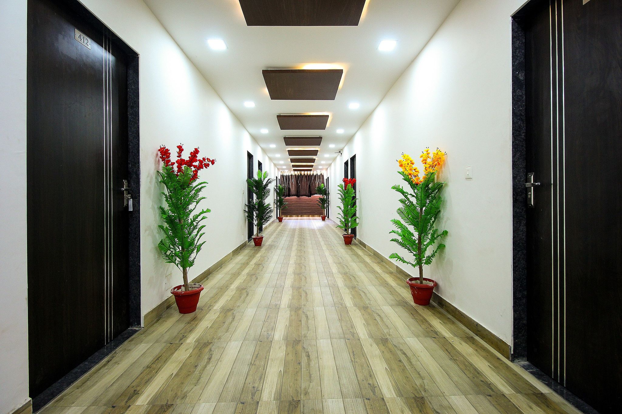 undefined OYO Hotel Royal City 4