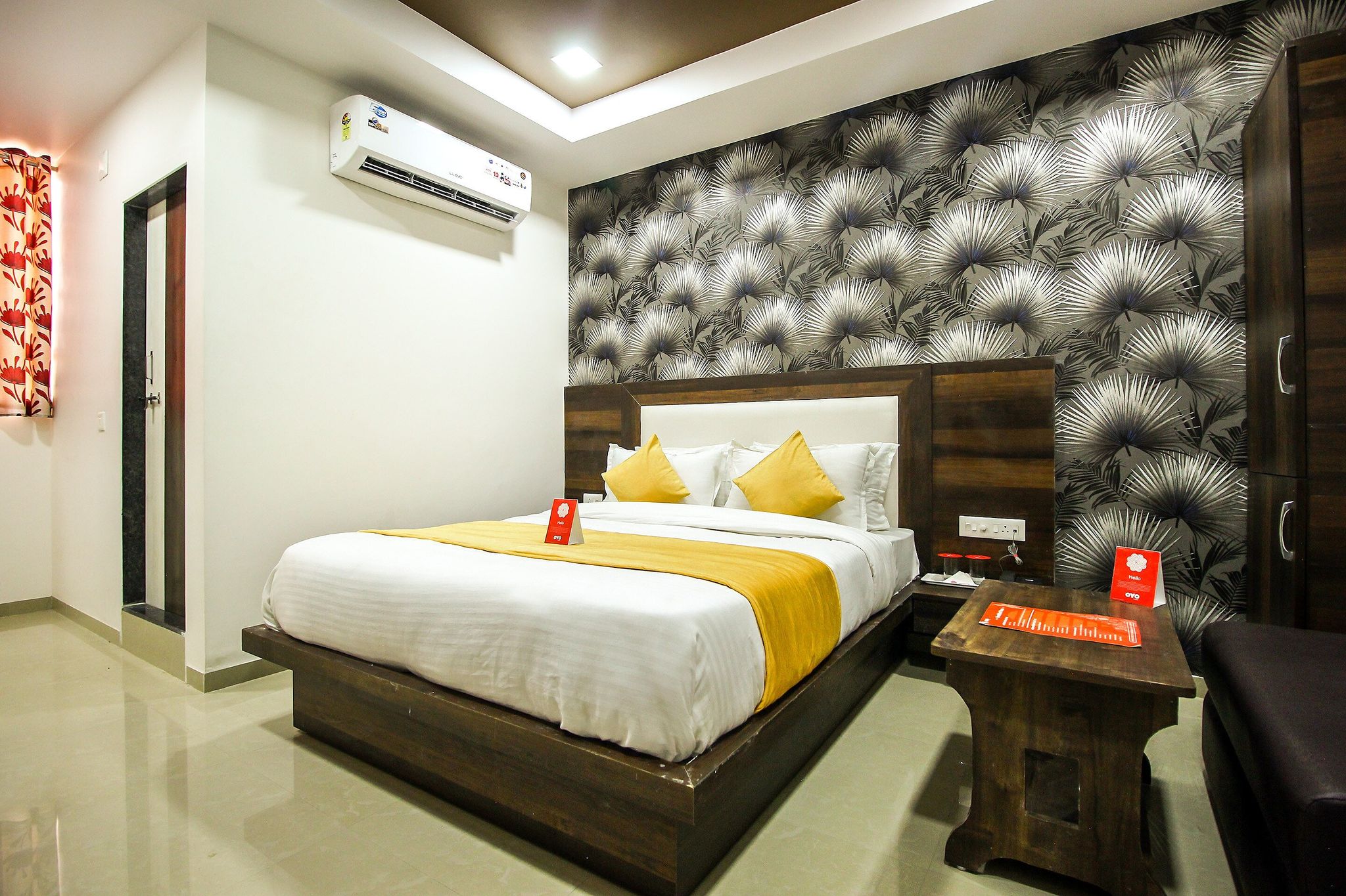 undefined OYO Hotel Royal City 5