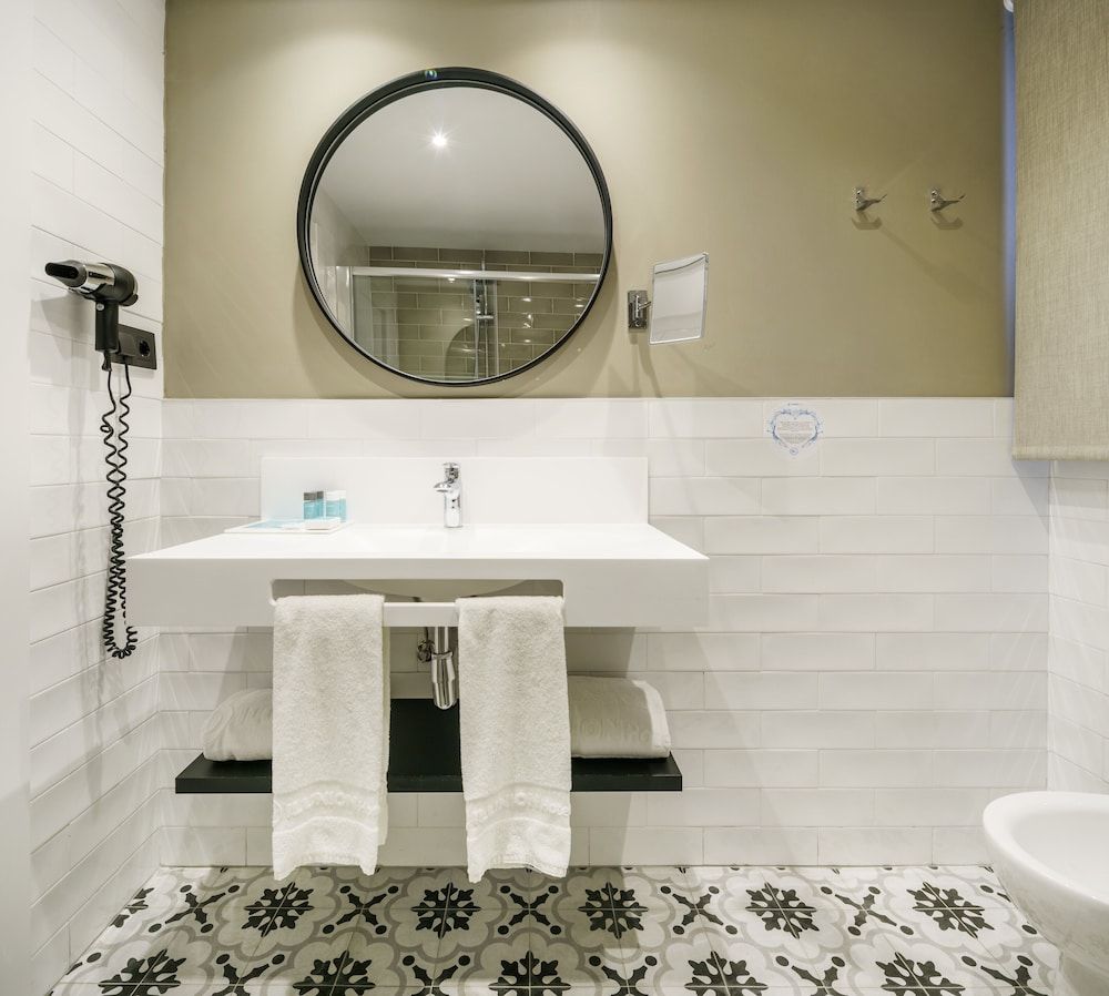 Hotel ILUNION Bilbao Double Room 5