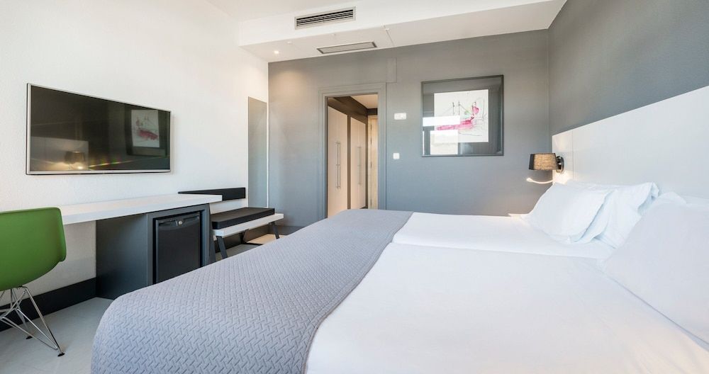 Hotel ILUNION Bilbao Double Room 2