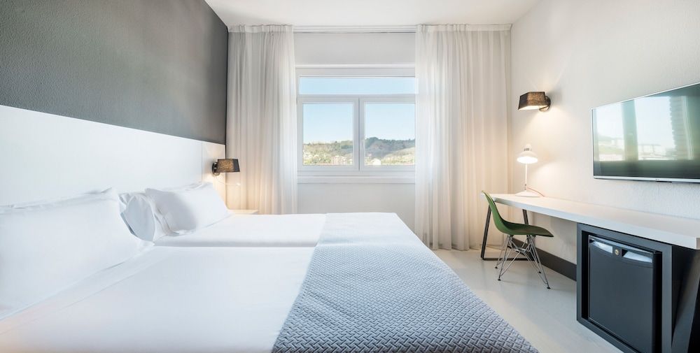 Hotel ILUNION Bilbao Double Room 4