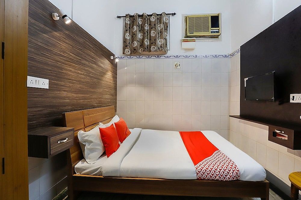 OYO 65719 Sree Ganesh Mahal Standard Double Room 4