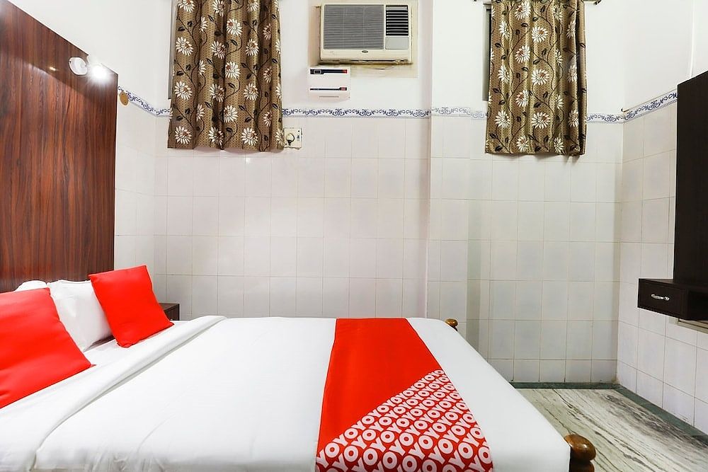 OYO 65719 Sree Ganesh Mahal Standard Double Room 5