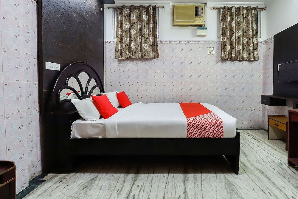 OYO 65719 Sree Ganesh Mahal Deluxe Double Room