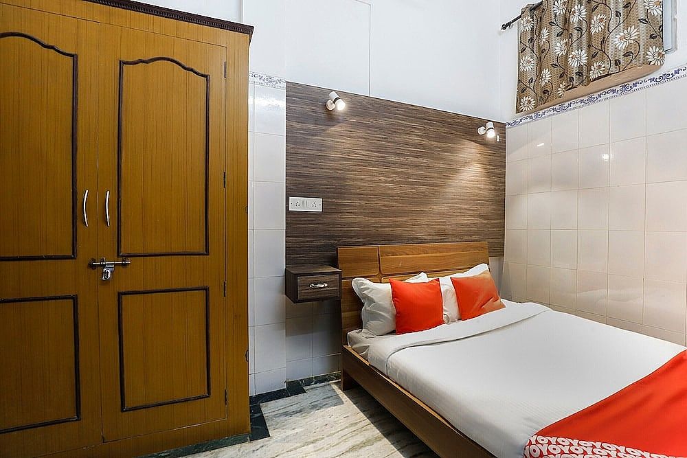 OYO 65719 Sree Ganesh Mahal Standard Double Room 6