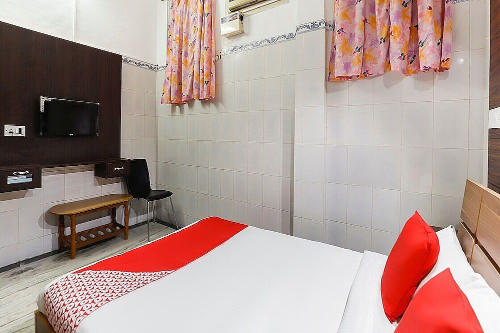 OYO 65719 Sree Ganesh Mahal Standard Double Room 3