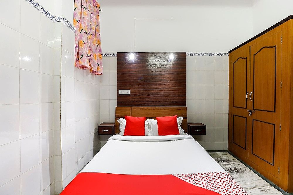 OYO 65719 Sree Ganesh Mahal Standard Double Room 7
