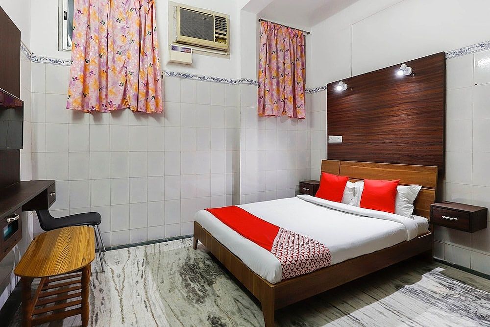 OYO 65719 Sree Ganesh Mahal Standard Double Room 8