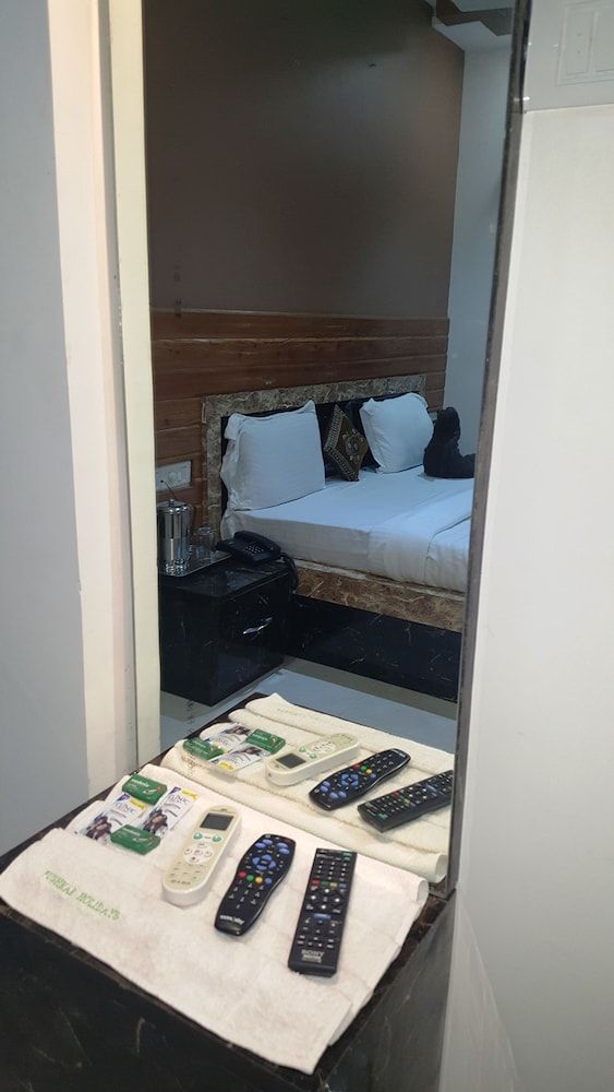 Royal Resort Luxury Room 4