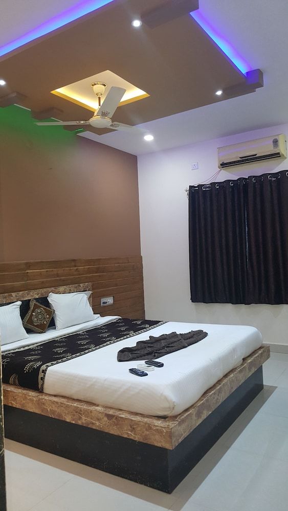 undefined Royal Resort 5